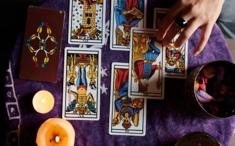 What is a Clarifying Card in Tarot Reading? Learn When to Pull an Extra Card